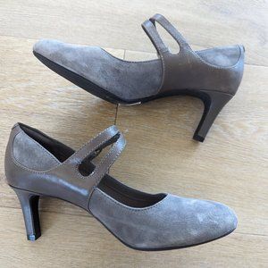 Clarks Gray Suede Mary Jane Pumps - Size 7
